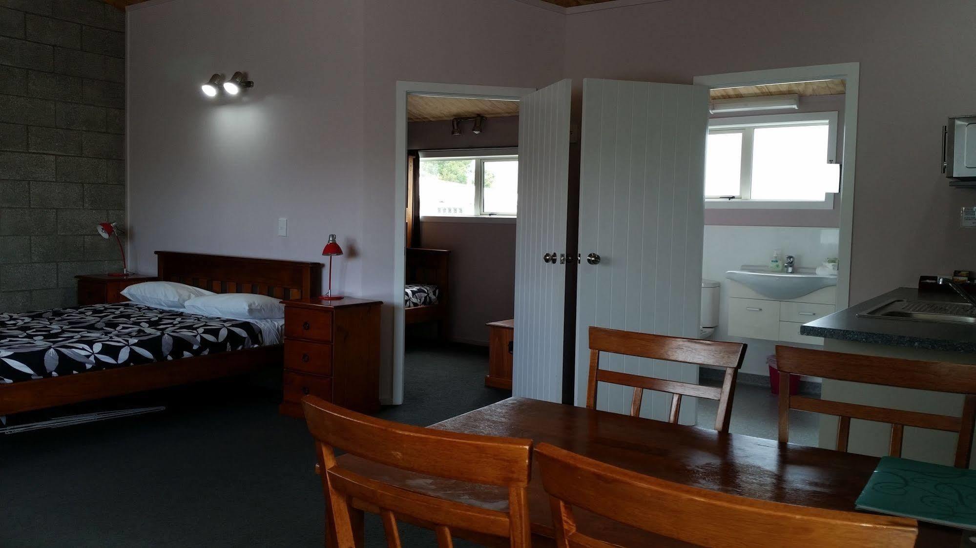 Abbey Court Motel Coromandel Экстерьер фото
